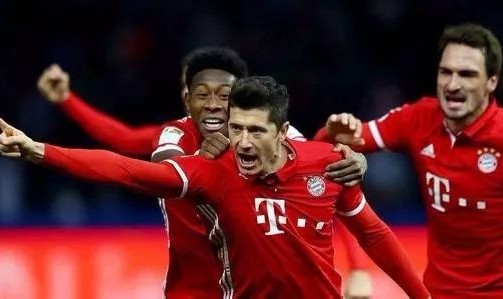  拜仁慕尼黑主场大胜多特蒙德登顶德甲榜首