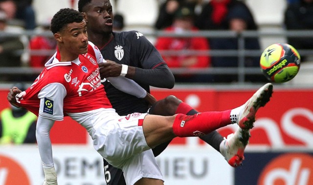  法甲战术革新见成效，兰斯主帅变阵三中卫收获奇效