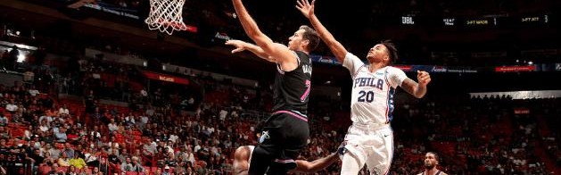  恩比德统治内线七六人客场战胜热火队