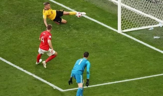  布伦特福德高空轰炸显威，蜜蜂军团上演逆袭好戏