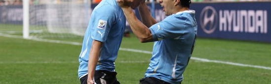  卡利亚里锋线复苏，双星闪耀助球队脱离困境