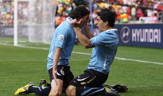  卡利亚里锋线复苏，双星闪耀助球队脱离困境