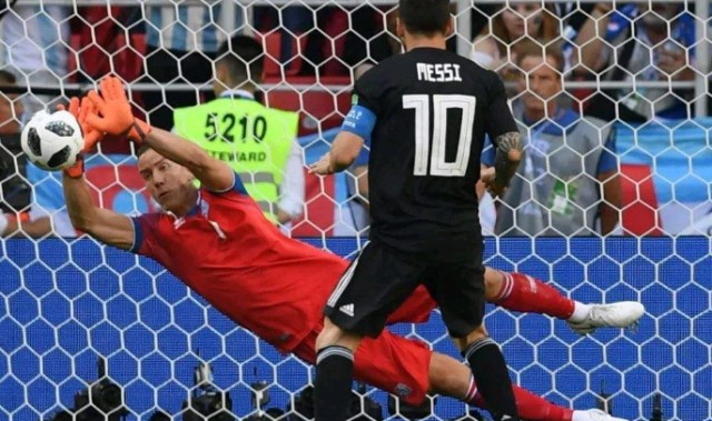  拉齐奥鹰击长空，因莫比莱戴帽导演大胜