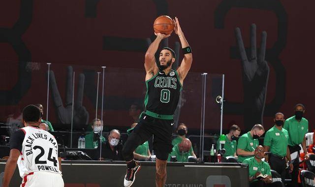  塔图姆35分绿军横扫猛龙  