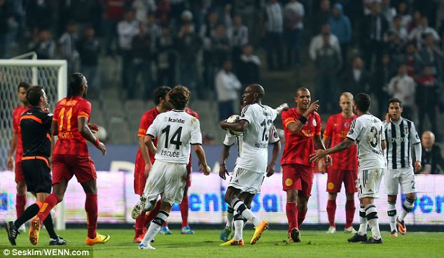  都灵德比战平局收场双方球迷爆发冲突  