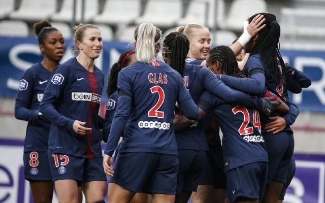  巴黎主场大胜里昂，领跑法甲积分榜  