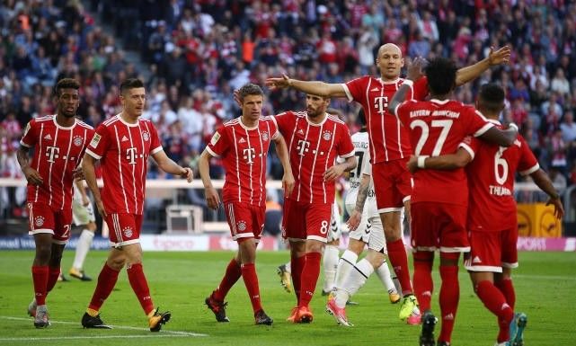  莱万达成德甲百球里程碑，拜仁主场大胜弗赖堡