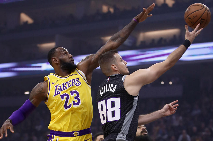  福克斯末节发威国王逆转马刺取关键胜