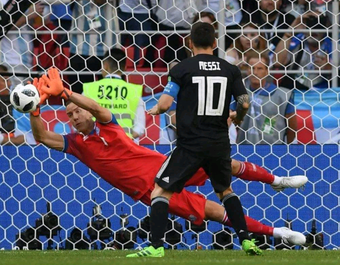  拉齐奥鹰击长空，因莫比莱戴帽导演大胜