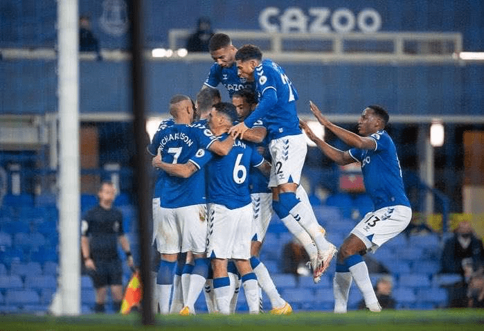  里昂锋线全面开花助力球队重返争冠行列