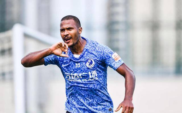  门兴格拉德巴赫主场输球，主帅面临下课危机